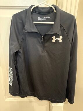 Under Armour Black Quarter-Zip Pullover with White Logo size Small